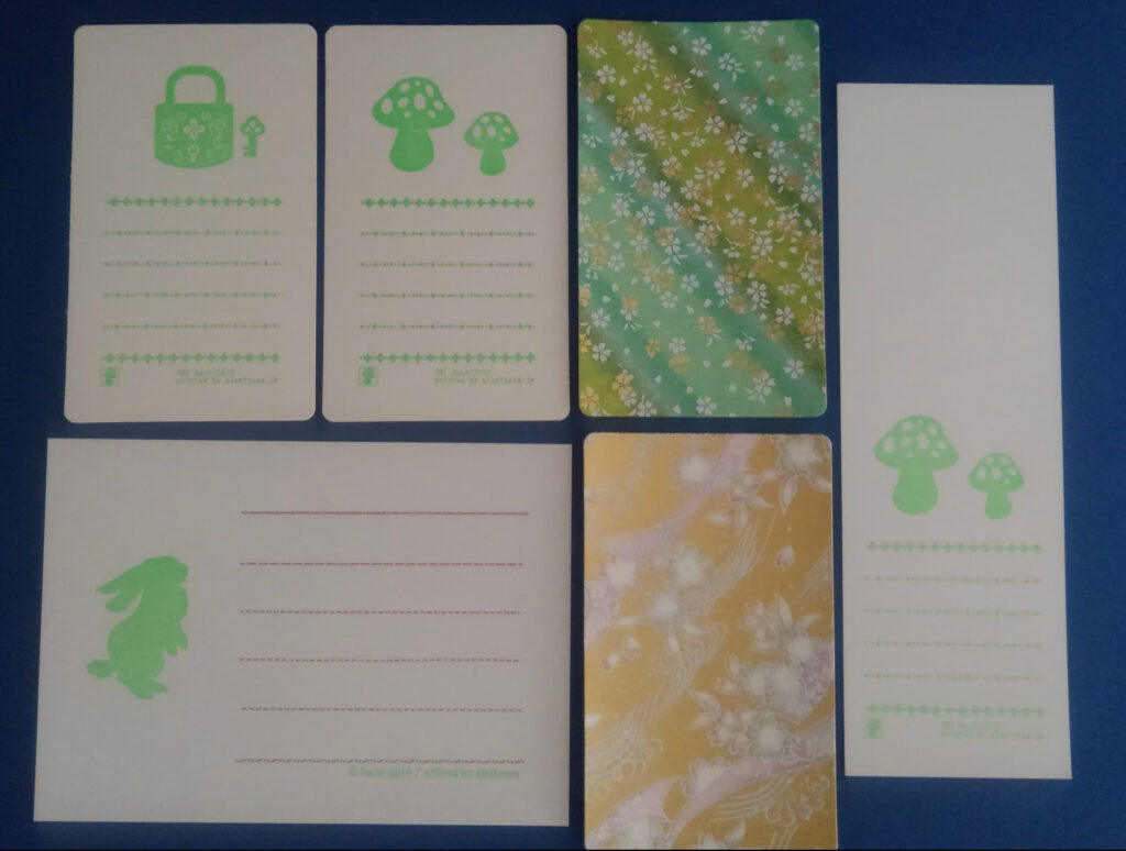 錠前、キノコの（抜き殻）メッセージカード、ウサギの便箋、キノコのメモ